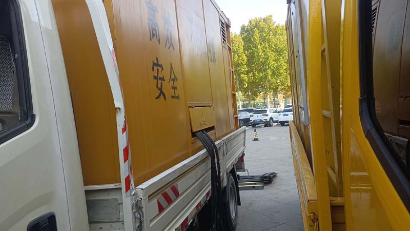 东区如何判断柴油发电机组和UPS电源的切换时间是否符合要求？